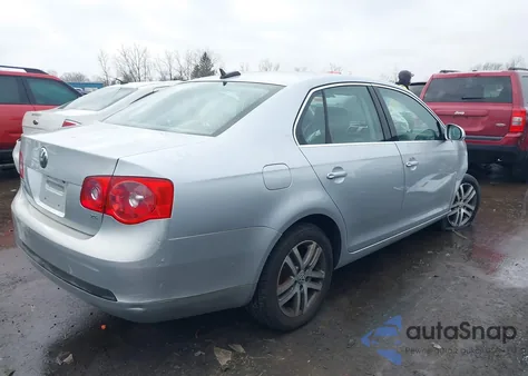 2006 Volkswagen Jetta 2.5 from USA, damaged, VIN 3VWDF71K46M680318